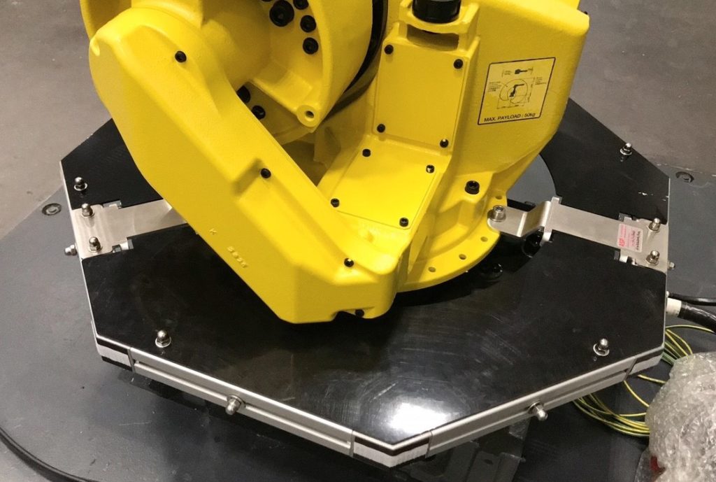 are easy ring differ auf einem gelben fanuc-Roboter